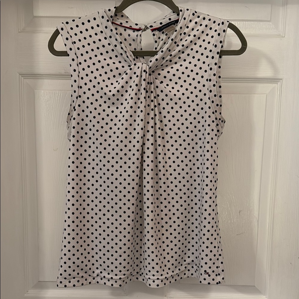 Tommy Hilfiger White and Black Sleeveless Pleated Blouse